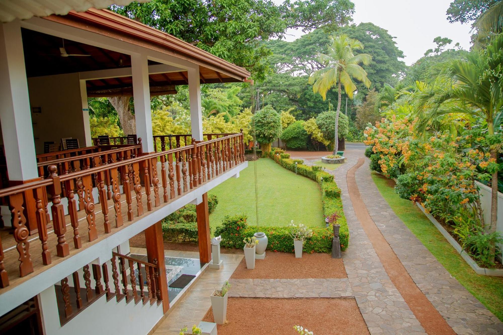 Rockery Villa Ayurveda Bentota Esterno foto