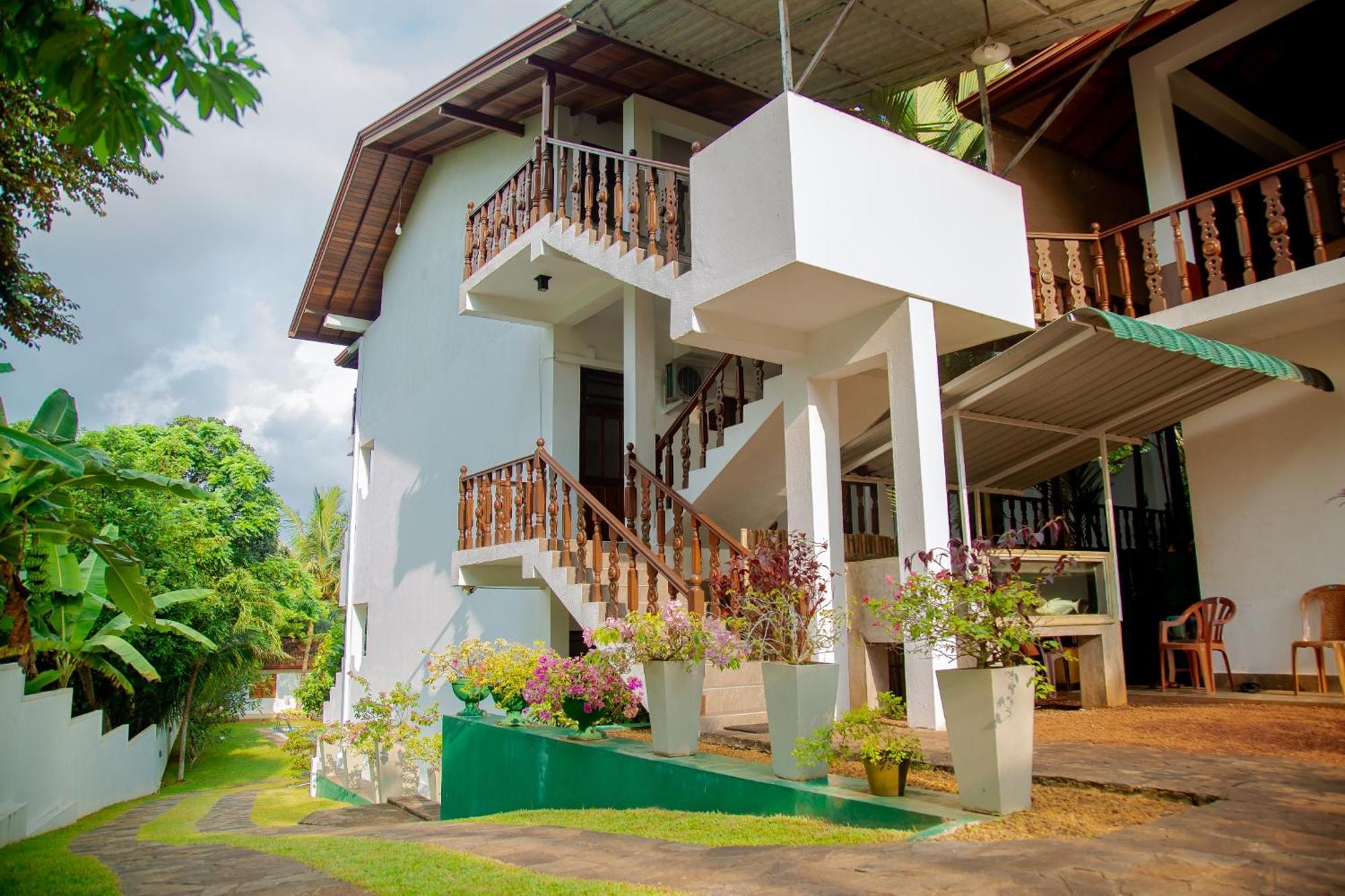 Rockery Villa Ayurveda Bentota Esterno foto