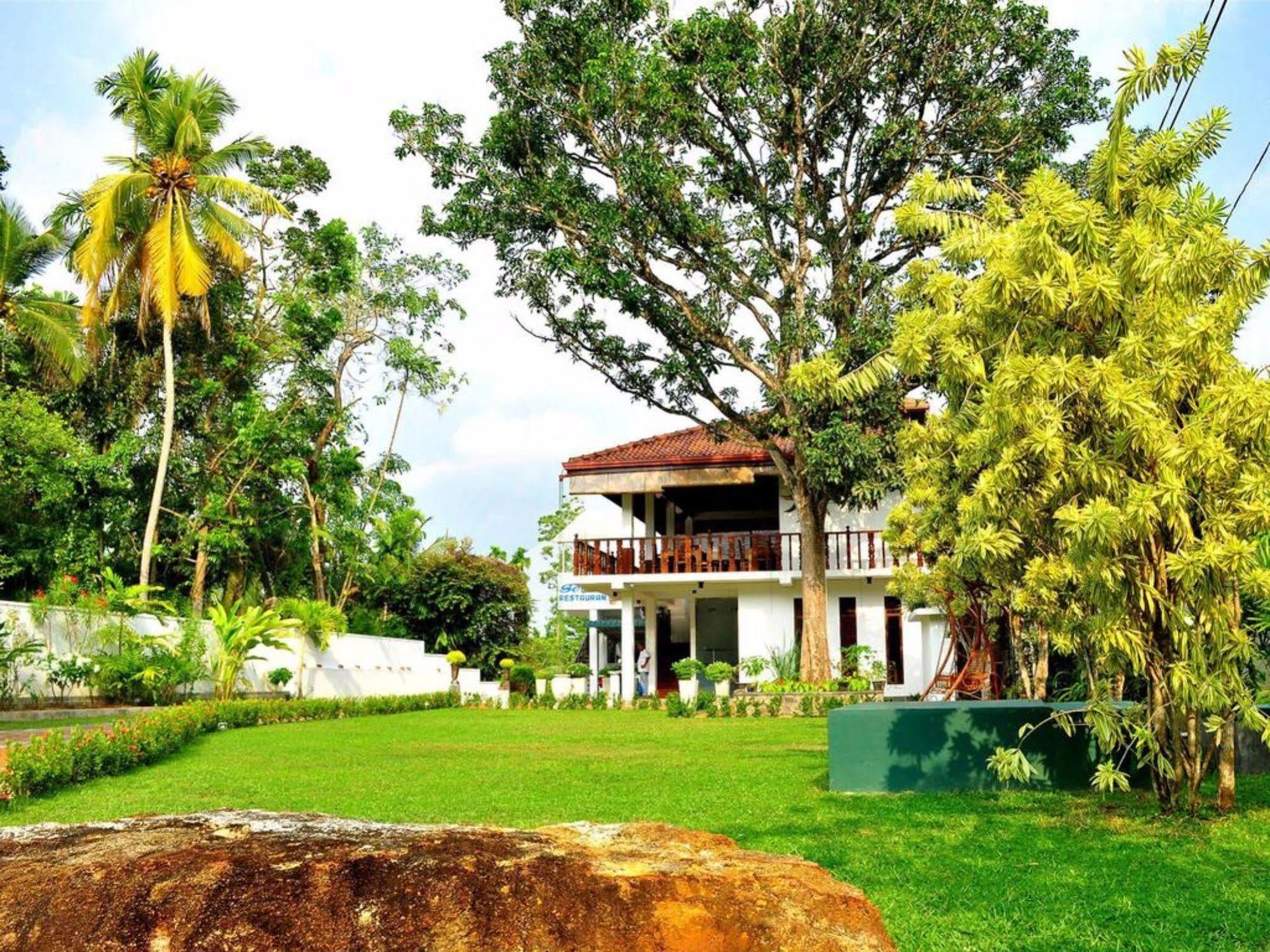 Rockery Villa Ayurveda Bentota Esterno foto